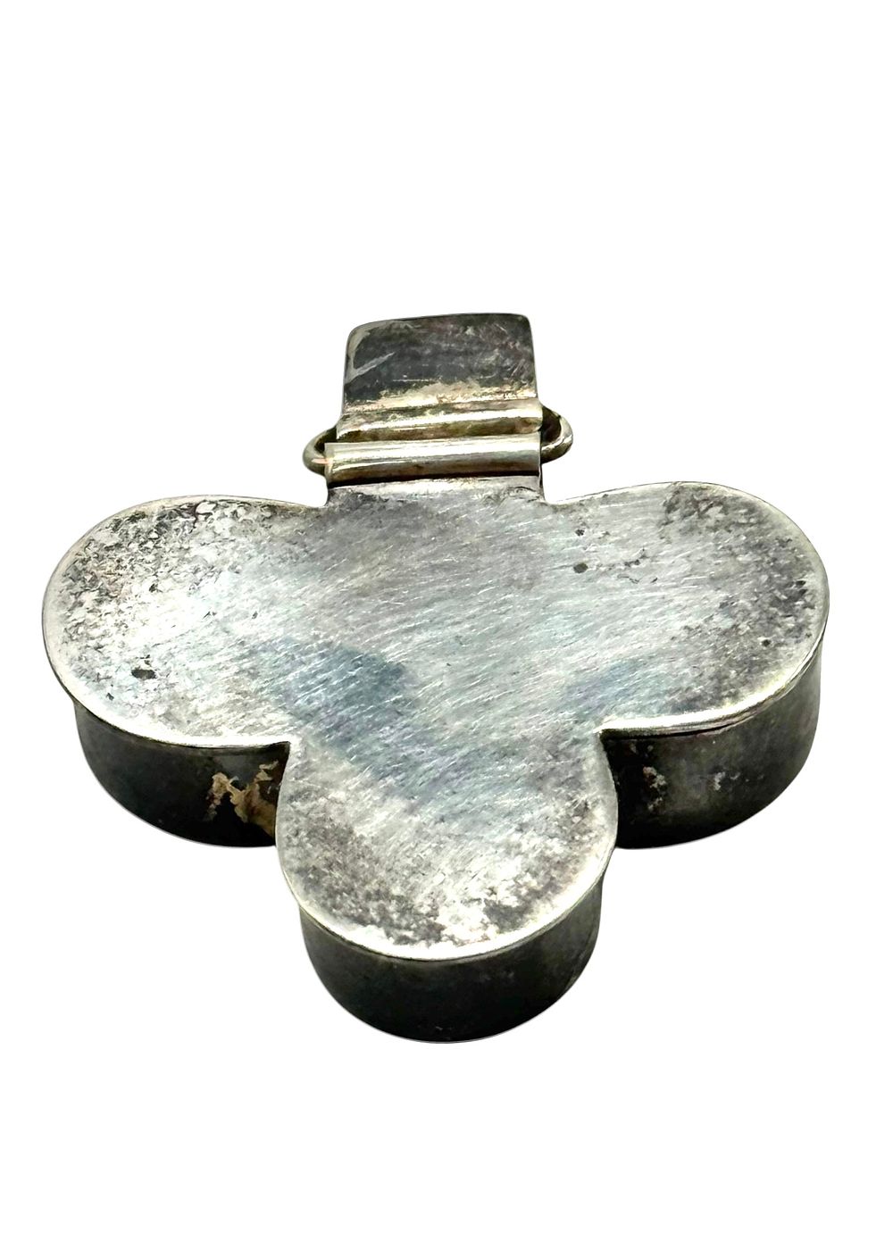 קופסא מכסף . קופסאות כסף לכדורים בצורת תילתן 
עבודה יוצאת דופן 
תחתום