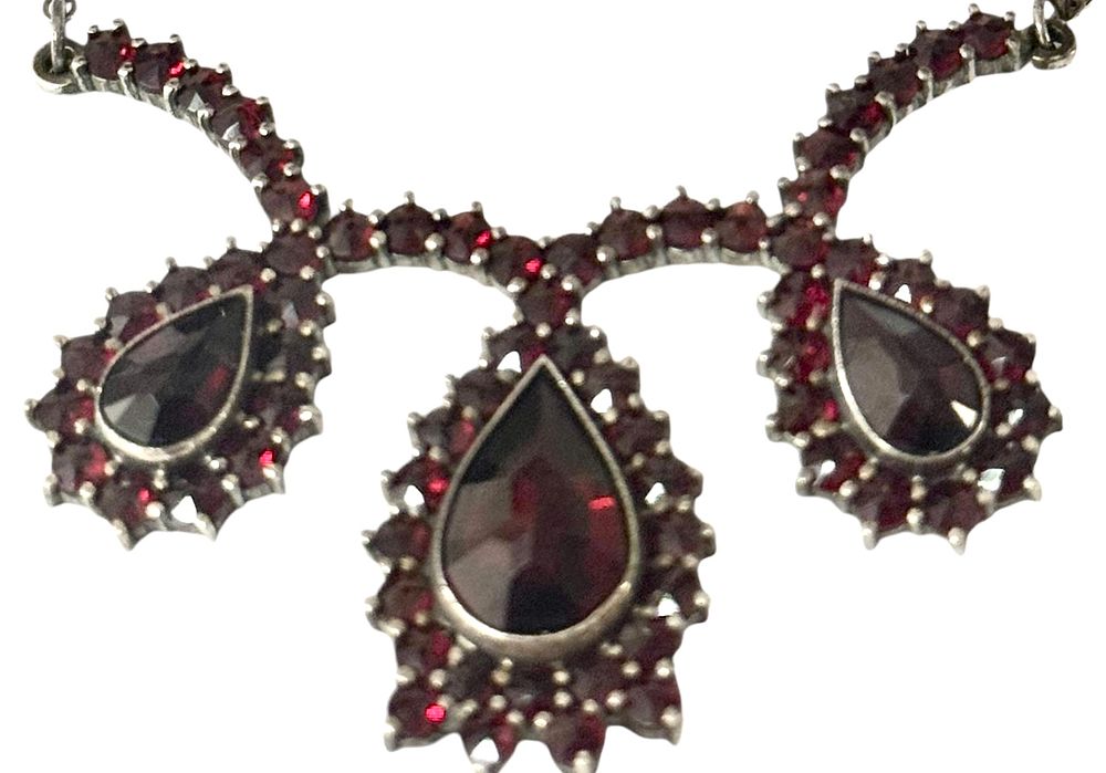 שרשרת כסף עתיקה . ‏שרשרת כסף עתיקה משובצת גארנטים עבודה יוצאת דופן