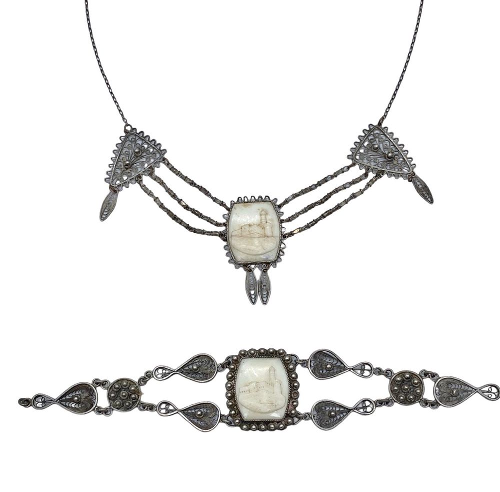 בצלאל. שרשרת וצמיד בצלאל מוגדם 
עשוי בעבודת פילגרן איכותית 
חתום ירושלם 
אורך הצמיד 16.5 ס״מ 