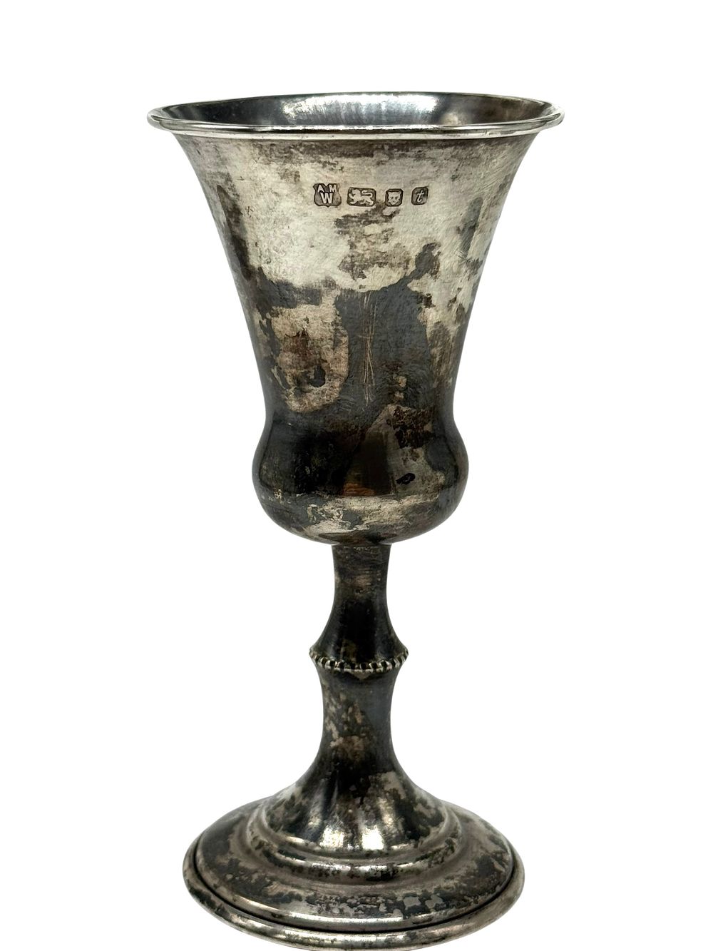 גביע כסף אנגלי המזוהה עם סגנון הצורפות היהודית אנגלית