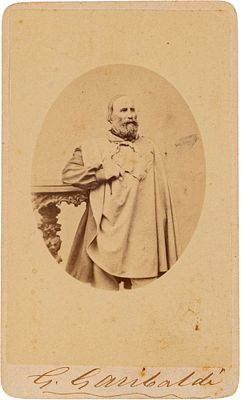 Giuseppe Garibaldi, generale eroe dei due mondi - Bella fotografia formato cabinet con firma autografa