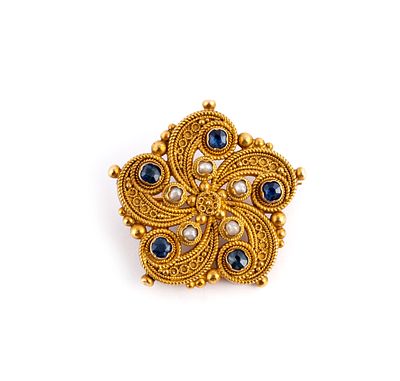 Spilla in oro, zaffiri e microperle - Spilla in oro, zaffiri e microperle Spilla in filigrana 