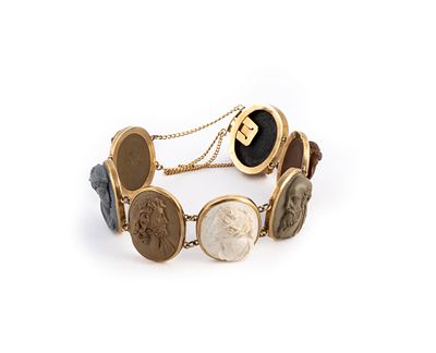 Bracciale in oro e cammei in pietra lavica - Bracciale in oro e cammei in pietra lavica Bracciale 