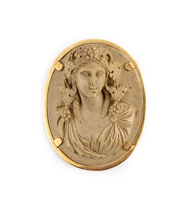 Spilla in oro e cammeo in pietra lavica - Spilla in oro e cammeo in pietra lavica Spilla in oro 