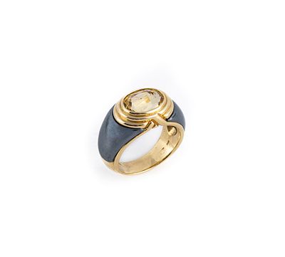 Bulgari, anello in oro, ematite e zaffiro giallo - Bulgari, anello in oro, ematite e zaffiro 