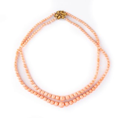 Buccellati, collana a due fili in corallo peau d'ange, 1970 ca - Buccellati, collana a due fili in 