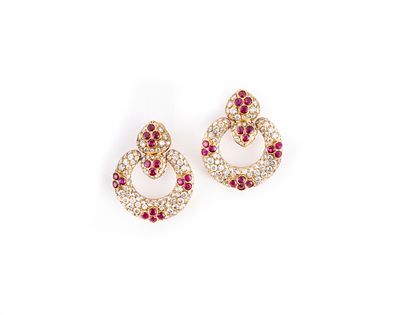 Bulgari, orecchini pendenti in oro, diamanti e rubini, 1980 ca - Bulgari, orecchini pendenti in 