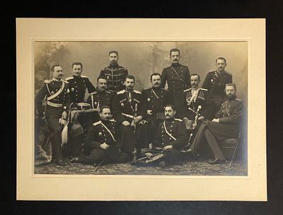 Дм. Ив. Ознобишин (сидит в центре) среди однокашников-выпускников Императорской академии 