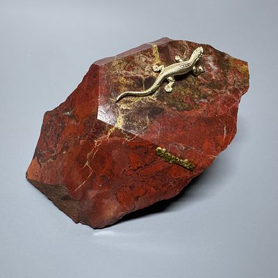 Пресс-папье &laquo;Ящерица на камне&raquo;. СССР, Сердловск, 1970-е гг. Уральская яшма (камень), Латунь 