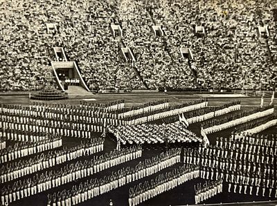 [Музей спорта] Крупноформатная фотография &laquo;Стадион&raquo;. СССР, 1960-е гг. Фотограф В. Шандрин. 