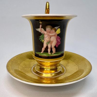Чайная пара &laquo;Младенцы: Амур и Психея&raquo;. Россия (?), ИФЗ (?), 1-я чет. ХІХ в. Фарфор, рельеф 