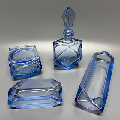 Парфюмерный (туалетный) набор. ГДР, 1960-е гг. Стекло. Парфюмерный (туалетный) набор. 4 