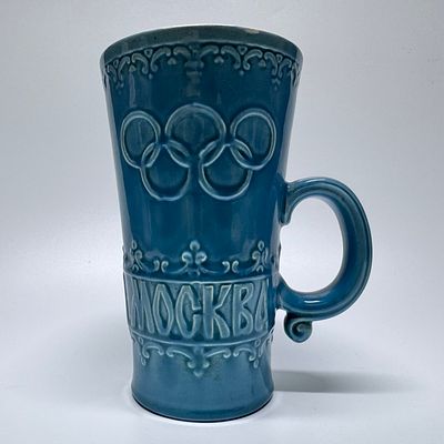 Кружка большая &laquo;Олимпиада&raquo;. СССР, Конаково, 1980 г. Керамика, рельеф, глазурь. Кружка большая 