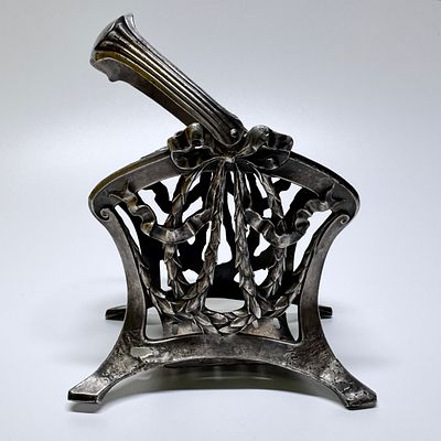 Подставка для фруктовых ножей &laquo;Бант&raquo;. Россия, Варшава, Царство Польское, XIX в. Фирма VERIT 