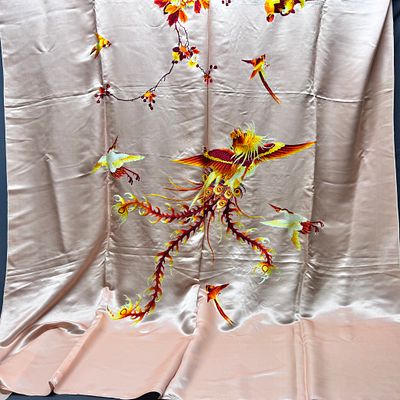 Покрывало &laquo;Птица Феникс&raquo;. Китай, 1950-е гг. Шелк, ручная вышивка гладью. 
Размер: 300х222 см.