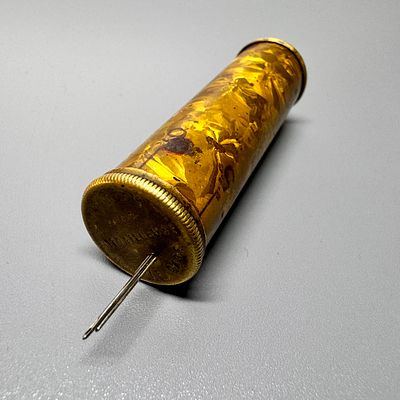 Игольница &laquo;Лучшие иглы. 50&raquo;. США, 1940-е гг. Латунь. Игольница &laquo;Лучшие иглы. 50&raquo; оригинальными 