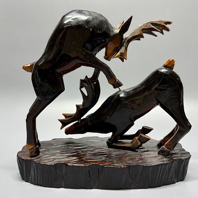 &laquo;Бой лосей&raquo;. СССР. Автор модели: И.С. Ефимов, 1933 г. Дерево, резьба. Скульптурная композиция 