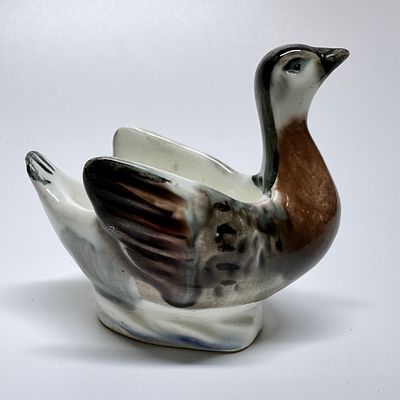 Пашотница &laquo;Утка&raquo;. СССР, Конаково, 1960-1970 гг. Фаянс, роспись. Пашотница &laquo;Утка&raquo;. СССР 