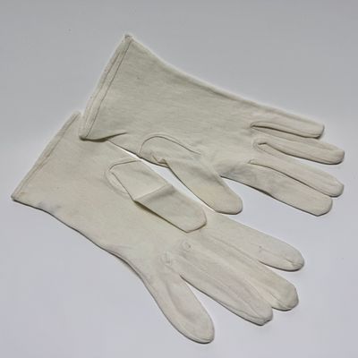 Перчатки женские парадные (метрополитен). СССР, 1950-е гг. Текстиль. 
№ 26 ВА