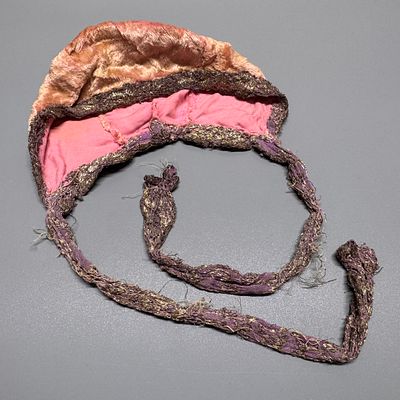 Чепчик детский. Европа, XIX в. Бархат, текстиль. Чепчик детский. Европа, конец XIX века. Бархат 