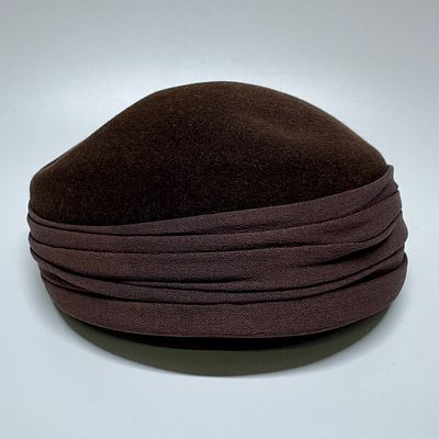 Шляпка женская. США, Bullock's - Pasadena, 1940-1950-е гг. Фетр. 
№ 51 ВА