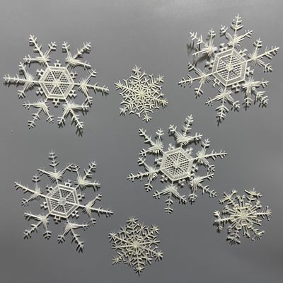 Снежинки. 7 шт. СССР, 1970-е гг. Пластик. 
Размер снежинок – 14 и 8 см. 
№ 63 ВА.