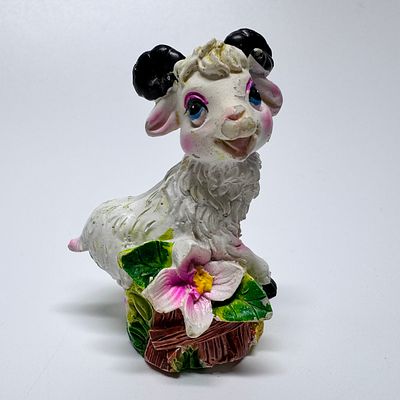 Фигурка &laquo;Козочка – золотое копытце&raquo;. Пластик. 
Высота - 6 см.