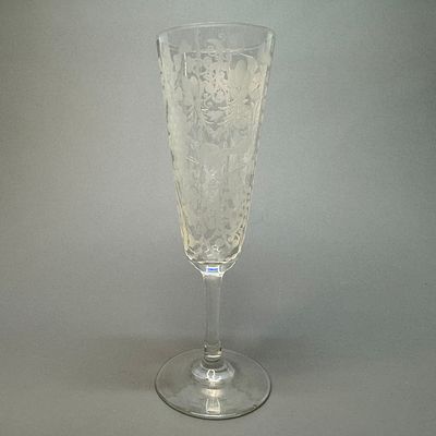 Бокал. Европа, XIX век. Стекло, гравировка. 
Размер: высота – 17,5 см.; диаметр верха – 5,4 см.; 