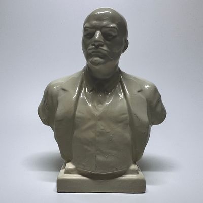 &laquo;В.И. Ленин&raquo;. СССР, ЛФЗ, 1970-е гг. Фарфор. Сверху покрыт эмалевой краской. Бюст &laquo;В.И. Ленин&raquo;. 