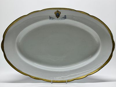 Блюдо 23-й пехотный Низовский полка. Россия, XIX в. Фарфор, печать, золочение. Блюдо. 23-й 