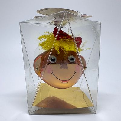 Елочная игрушка &laquo;Улыбка обезьяны&raquo;. Россия, 2000-е гг. Стекло, пластик. 
Высота – 10 см.