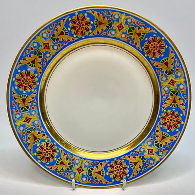 Тарелка столовая из Готического сервиза. Россия, СПб, ИФЗ (Николай II), 1903 год. Фарфор 
