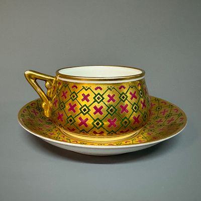 Чайная пара. Россия, СПб, з-д бр. Корниловых, 1861-1884 гг. Фарфор, роспись, золочение. Чайная 