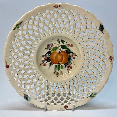 Тарелка &laquo;Яблоко&raquo;. СССР, 1970-е гг. Семикаракорская керамика, роспись. Тарелка декоративная 