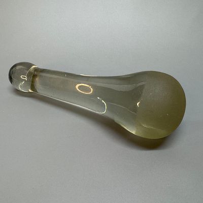 Пестик. Европа, нач. ХХ в. Стекло. Пестик. Европа, начало ХХ века. Стекло. 
Длина – 18,5 см. 