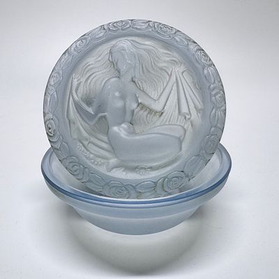 Шкатулка &laquo;Обнаженная в розах&raquo; в стиле Ар Деко. Европа, 1950-60-е гг. Стекло. Шкатулка 