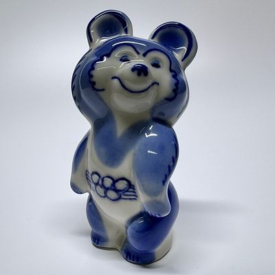 &laquo;Мишка Олимпийский&raquo;. СССР, Гжель, 1980 г. Фарфор, роспись. Фигура &laquo;Мишка Олимпийский&raquo;. СССР 