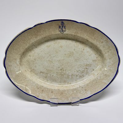 Блюдо с символикой военно-морского флота. Россия, т-во М.С. Кузнецова, кон.XIX - нач. XX вв. 