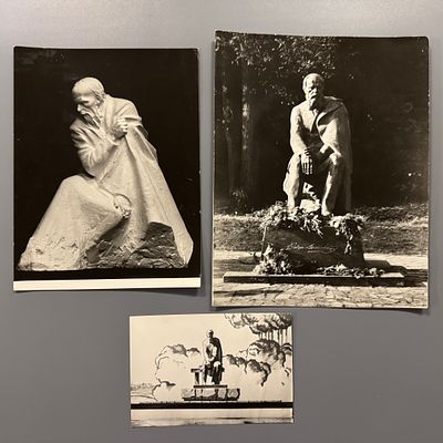 Фотографии памятников. З шт. Скульптор Ю. Ф. Иванов / С.Д. Меркуров. 
1. 
Скульптор 