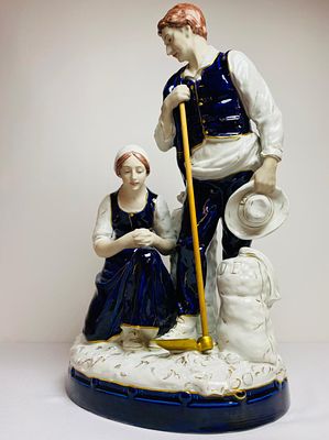 Редкая большая фарфоровая статуэтка ROYAL DUX производство Чехословакии. Материал фарфор
