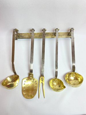 Старинный кухонный набор из 5 приборов+ подвес, для приготовления пищи, ручной работы.