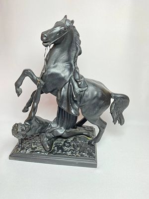 Чугунный «Упавший всадник» П. Клодта, чугун, литье Кусинский завод, 1957 г.
Скульптура