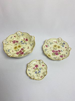 Старинный набор фарфоровых пиал в количестве 3 шт. для сервировки стола. Производство Германия 