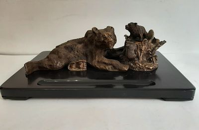 Чернильный прибор " Медведица с медвежатами" 
отлит по модели Н.И.Либериха начало 20 го 