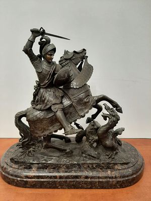 Бронзовая скульптура &laquo;Георгий Победоносец&raquo;
Европа конец XIX века, бронза патинированная 