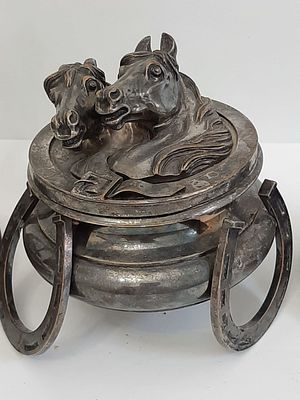 Чернильный прибор "Лошади" предположительно фабрика К.Ф.Верфель С.П.Б начало 20 века, бронза 