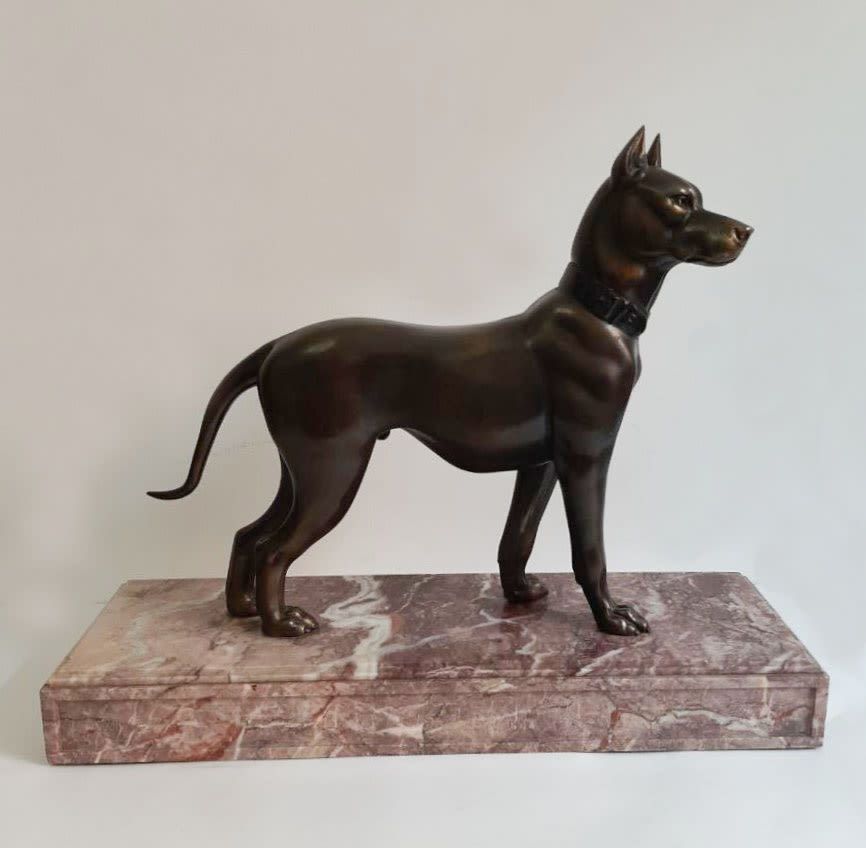 Статуэтка &laquo;Собака&raquo;, Европа, конец 19 века.
Материал шпиатр.
размер по подставке 50*16,5*40,5 см.