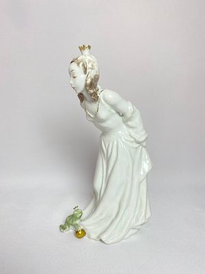 Редкая коллекционная фарфоровая статуэтка &laquo;Принцесса и лягушка&raquo; Прообразом сюжета послужила 