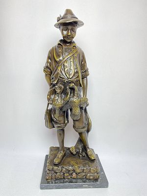 Большая бронзовая статуэтка "Юный охотник". Производство Франции, середина ХХ века. Статуэтка с 