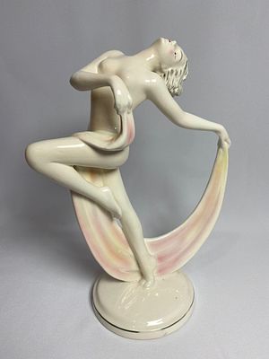 Большая статуэтка "Танец с лентами" или "Обнаженная&raquo;. Производство Германия мануфактура Hertwig 
